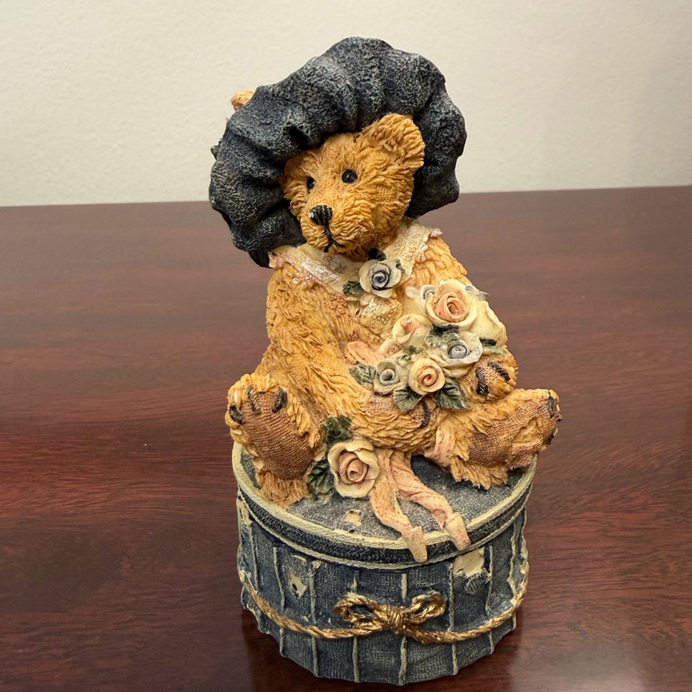 Vintage Boyds Bears & Friends “Victoria … The Lady” trinket box figurine.
